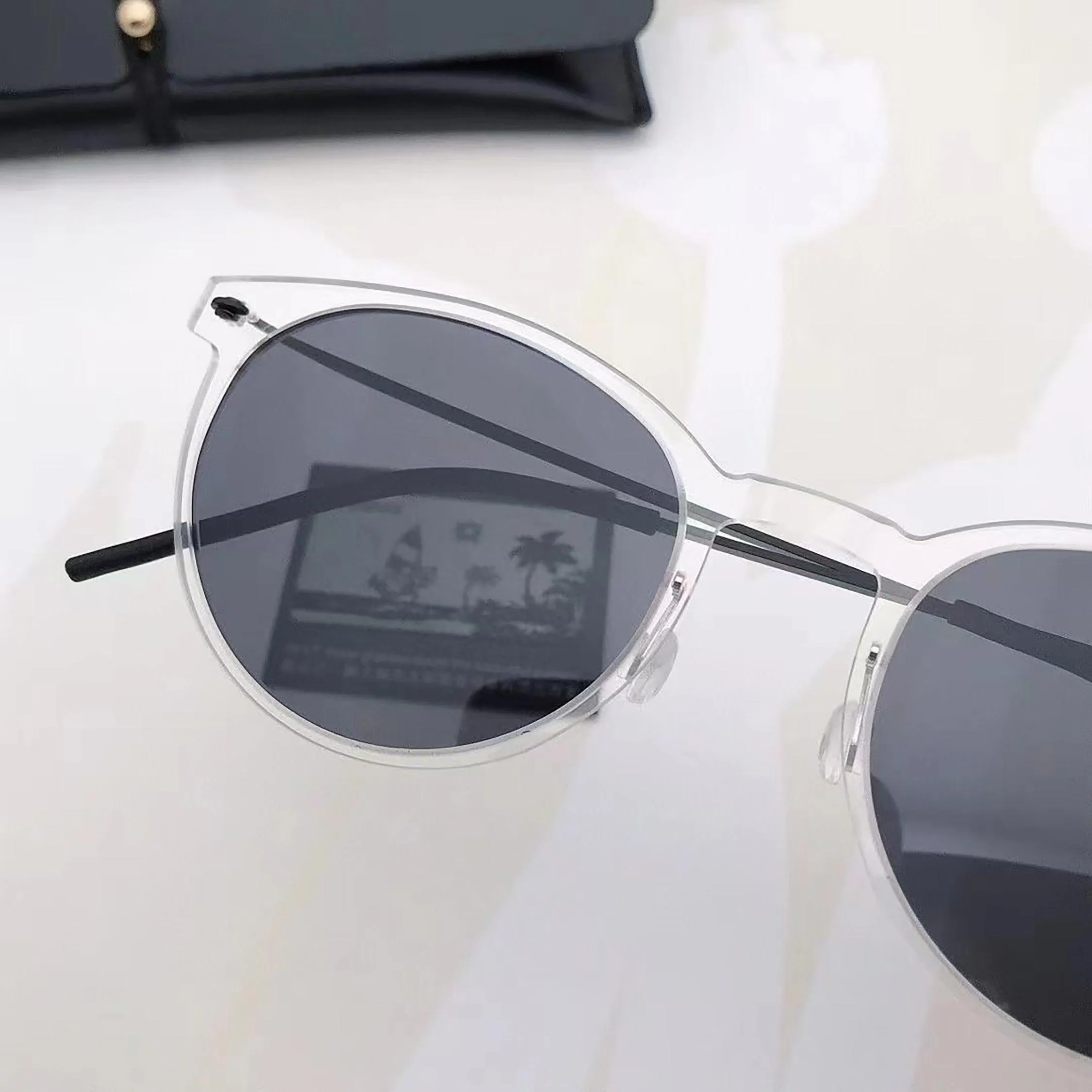 Fabufabu Trendy Transparent Frame Sunglasses