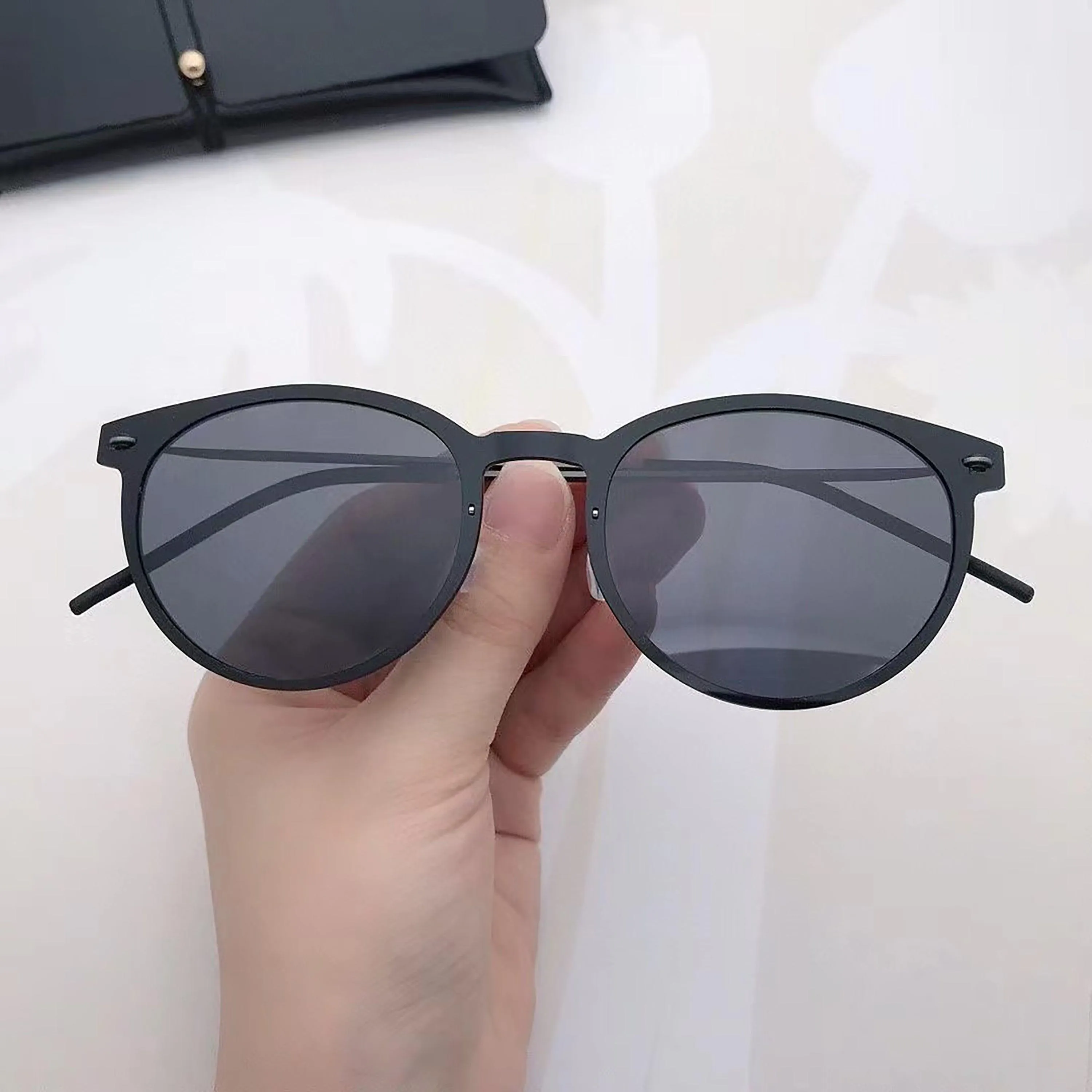 Fabufabu Trendy Transparent Frame Sunglasses