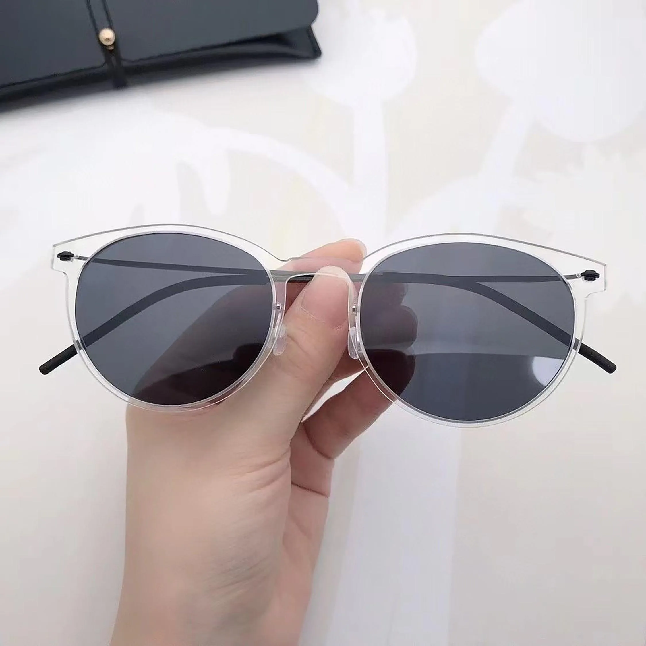 Fabufabu Trendy Transparent Frame Sunglasses